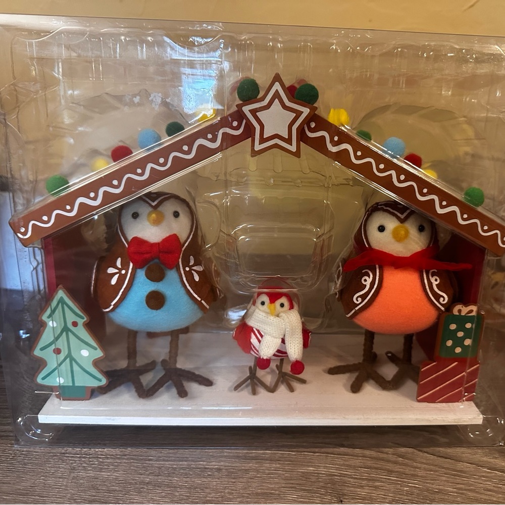 Featherly Friends Gingerbread
Fabric Bird Figurine Set